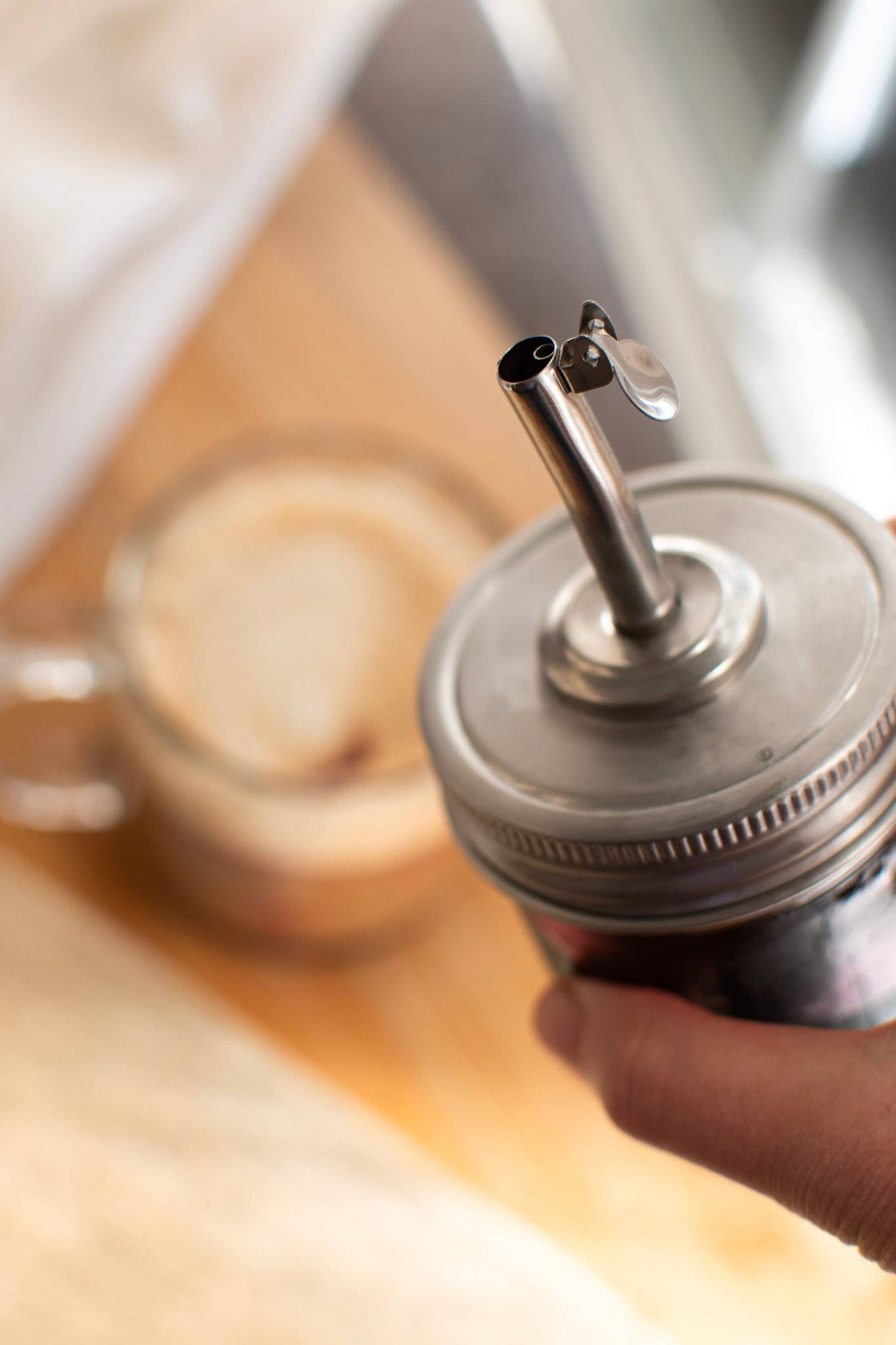 Self closing pour spout for Mason Jar